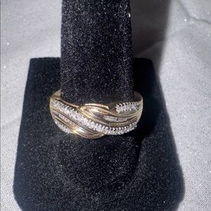 Size 7 14 k gold diamond ring